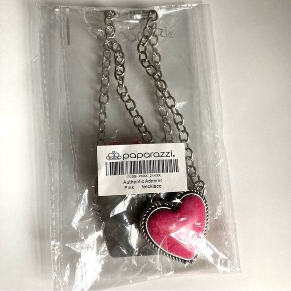 NWT Oversized Pink Heart Necklace - Picture 6 of 12